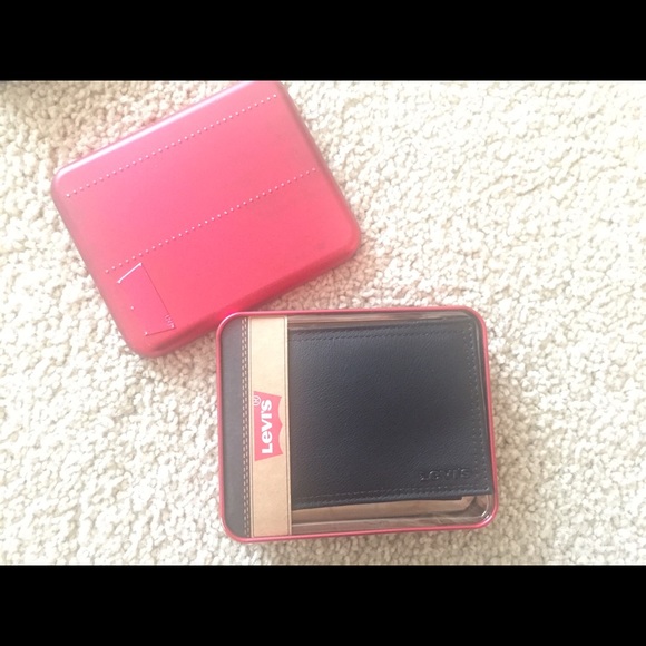 Levi's men's wallet with separate card holder