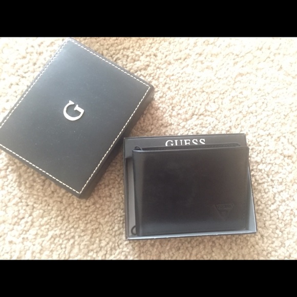 Guess men's wallet with separate card holders