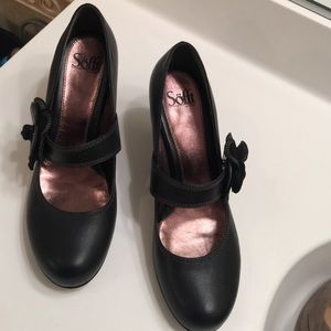 Sofft heels with flower on strap