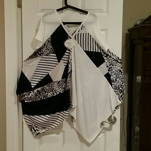 NWT Simply Couture Tunic🤑SOLD🤑 - Picture 2 of 4