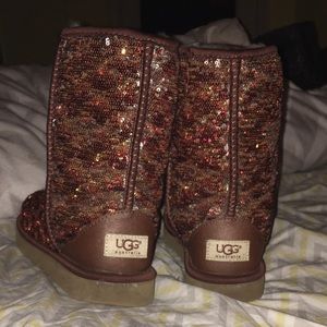 UGG AUSTRALIA WOMEN'S CLASSIC SHORT (Autumn Camo)