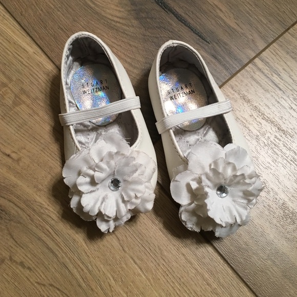 Stuart Weitzman Crib Shoe (infant/newborn) - Picture 1 of 4