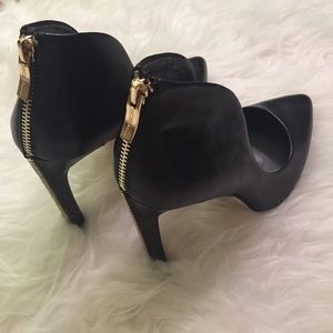 Cool BG-Conrad leather BCBGeneration pumps!