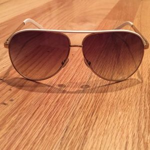 WHITE AND GOLD GUCCI AVIATORS