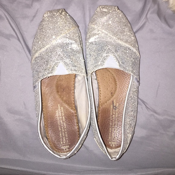 silver sparkly toms!✨