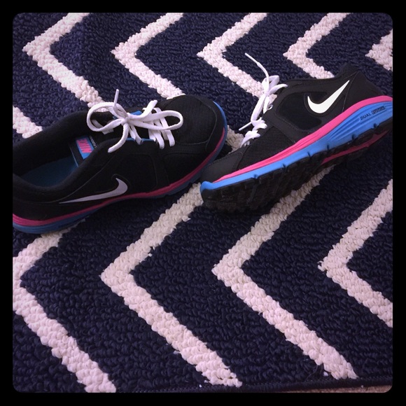 Nike Dual Fusion Sneakers!