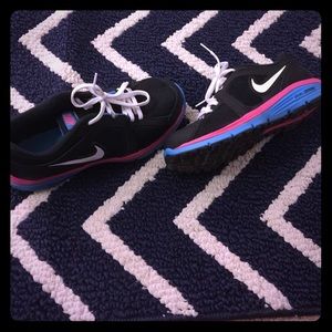 Nike Dual Fusion Sneakers!