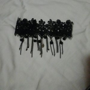 Lace choker