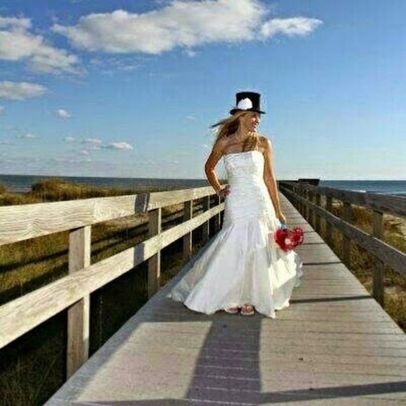 Meet your Posher, Sandy - Picture 1 of 1