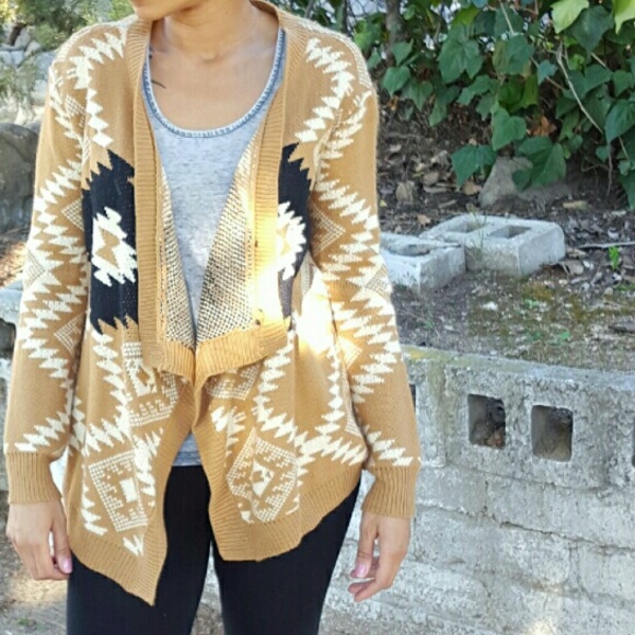 [SOLD] Aztec Cardigan - Picture 1 of 4