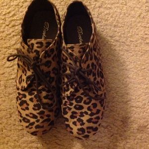 Cheetah print flat with laces
