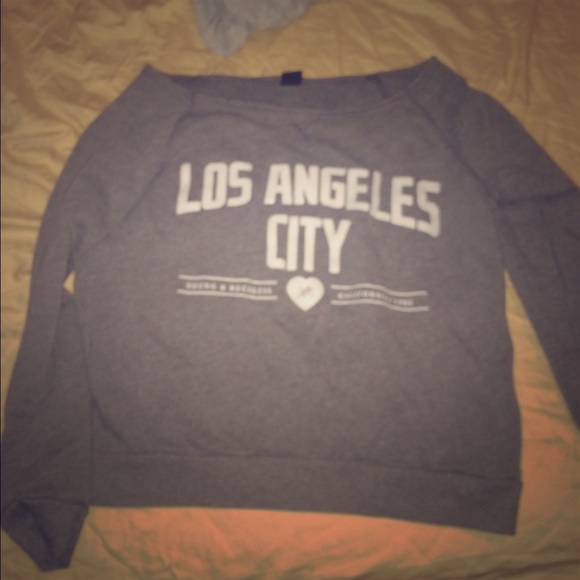young and reckless crew neck