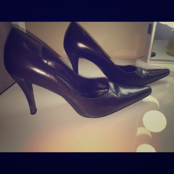 Dark brown Nine West heels!!