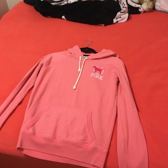 Pink hoodie size xs, super comfortable!