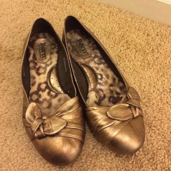 Bronze shiny flats