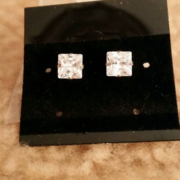 Tanga Jewelry - Elegant Princess-Cut Studs