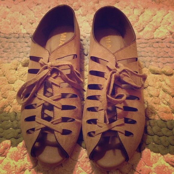 Laced sandals