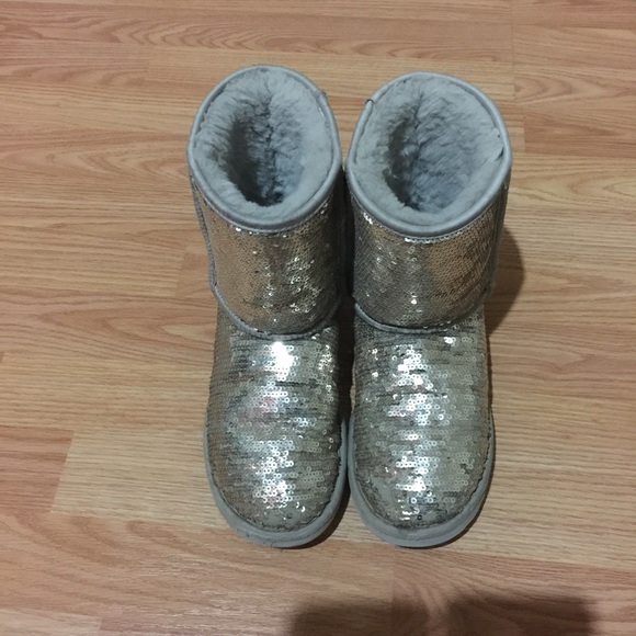 Uggs shirt boots Duquesne gold/gray inside. .