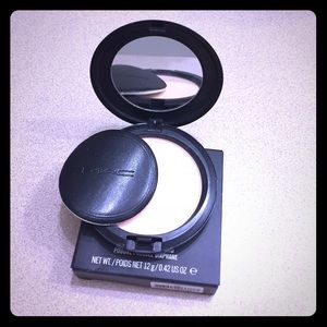 💯 authentic MAC NC35 Sheer / Pressed Powder