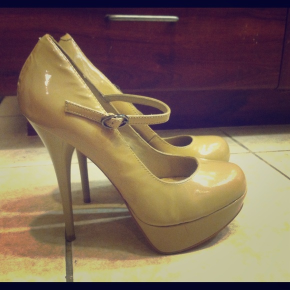 Steve Madden Nude Patent Leather Pumps