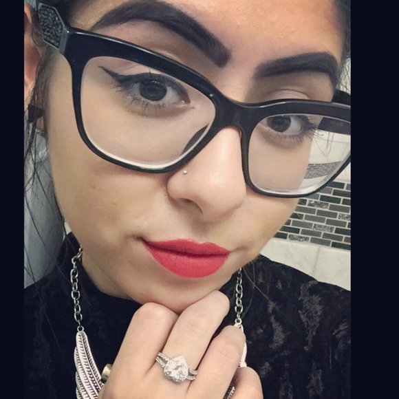 Meet your Posher, Alondra