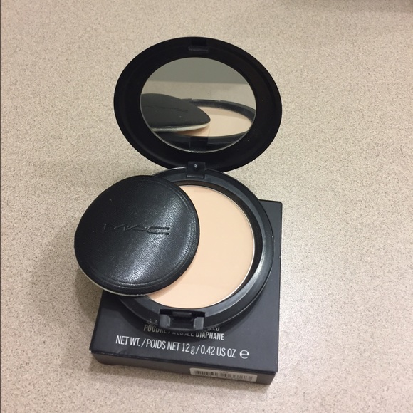 💯 authentic Mac NW15 Sheer/Pressed Powder