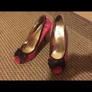 Women's pink with black bow heels