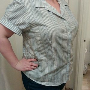 Short sleeve button down