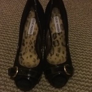 Size 8 Steve Madden black velvet buckle heels