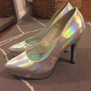 Holographic Pumps