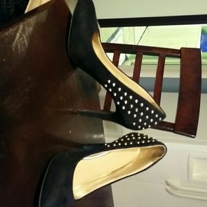 Suede heels with studs