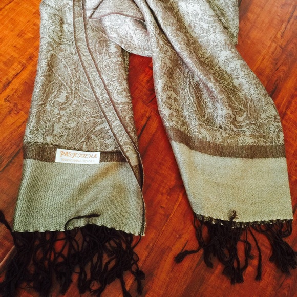 Shawl - Picture 2 of 2