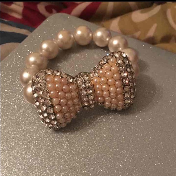 Bow bracelet