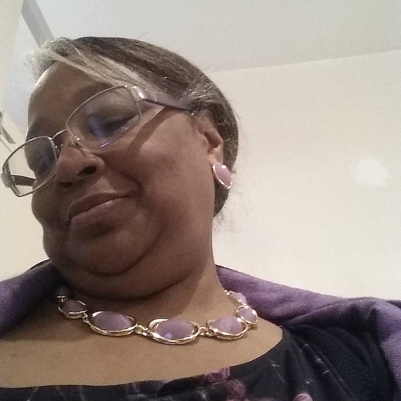 Meet your Posher, Adrienne