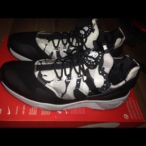 Nike air huarache utility