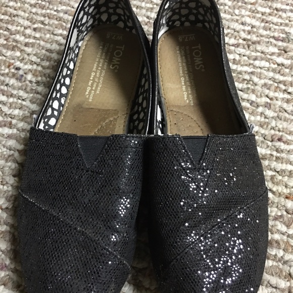 Like New Black sequin Toms. 💅🏽👏🏽