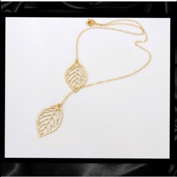 Gold tone double leaf necklace - Picture 2 of 2