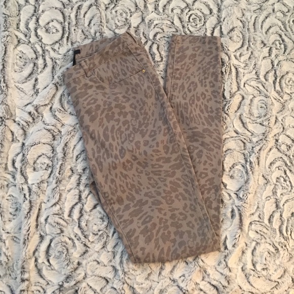 ❌SOLD❌ H&M Grey Cheetah Print Skinny Jean