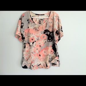Kensie size medium floral blouse , new without tag