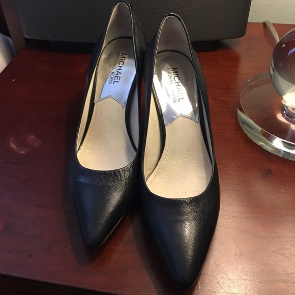 Nice black classic heels