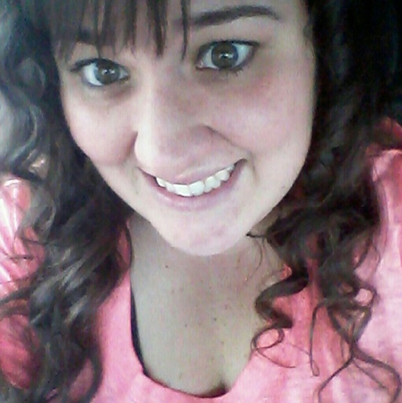 Meet your Posher, Cynthia - Picture 2 of 2