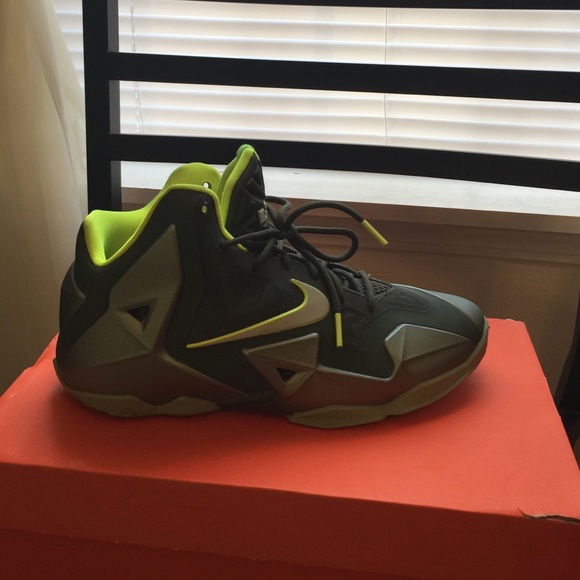 Lebrons size 7 in boys