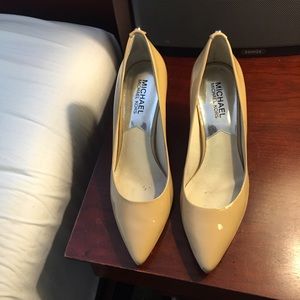 Nude michael kors hels