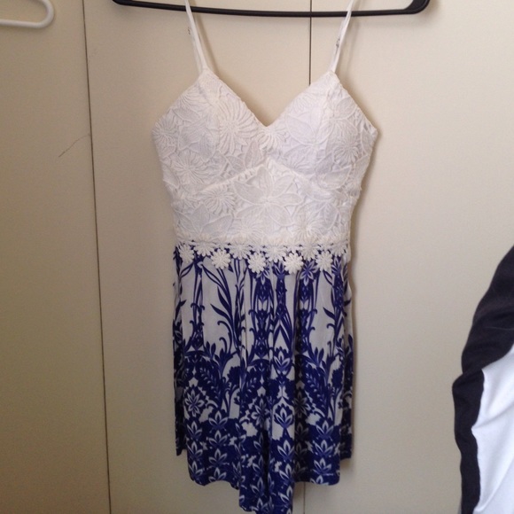 Back lace romper New!
