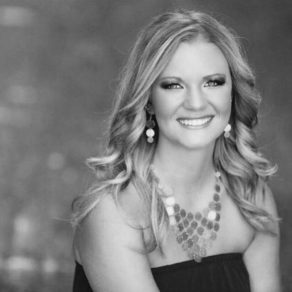 Meet your Posher, Emilee