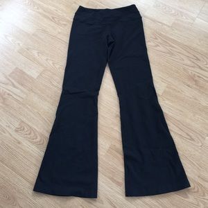 Lucy yoga pants size small.
