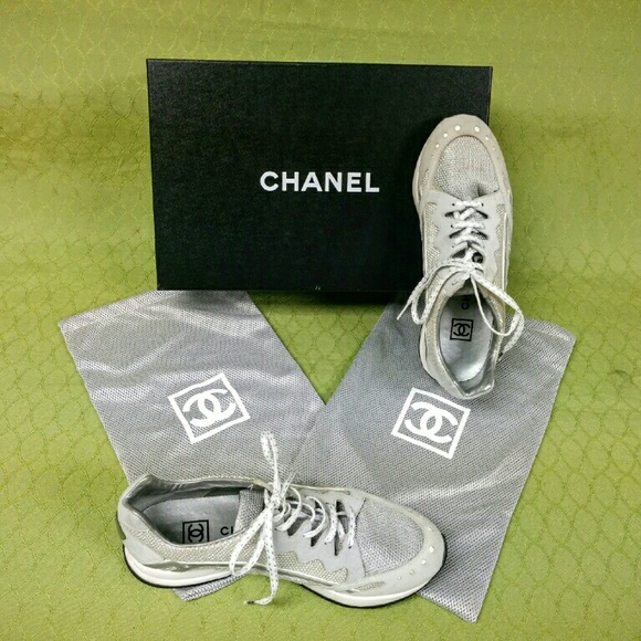 CHANEL Sneakers