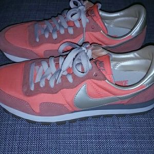 Coral Vintage Nike Pegasus '83 size 8.5