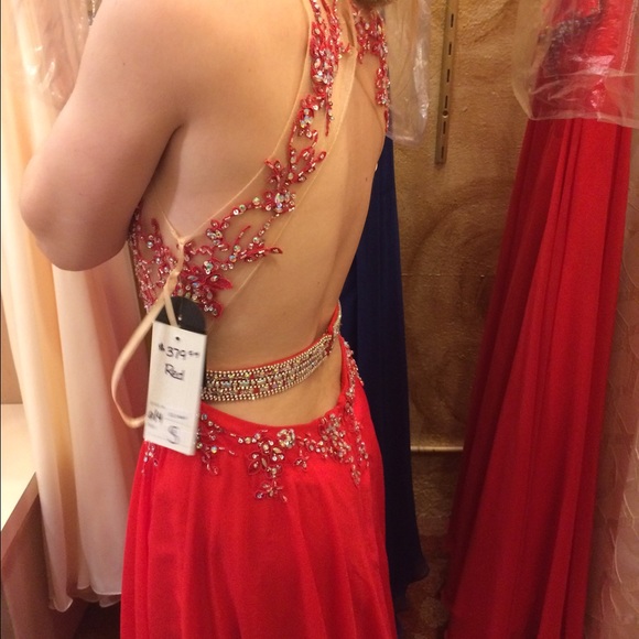 Prom dress - Picture 2 of 4