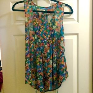 American rag top with cinching and button details.